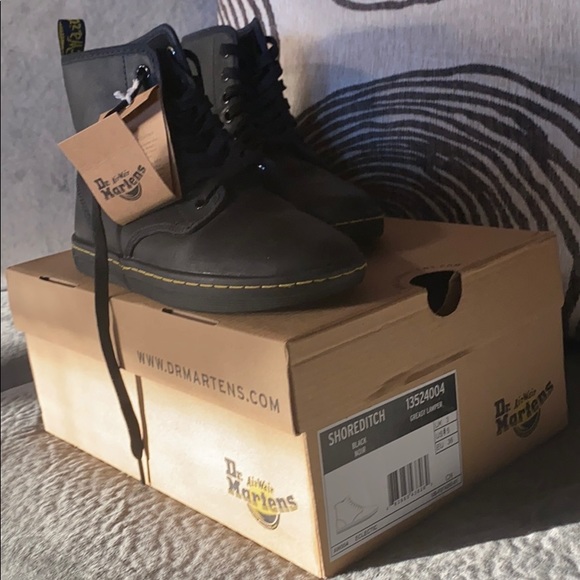 COPY - Dr. Martens Shoreditch Black Greasy Lamper - Picture 1 of 4